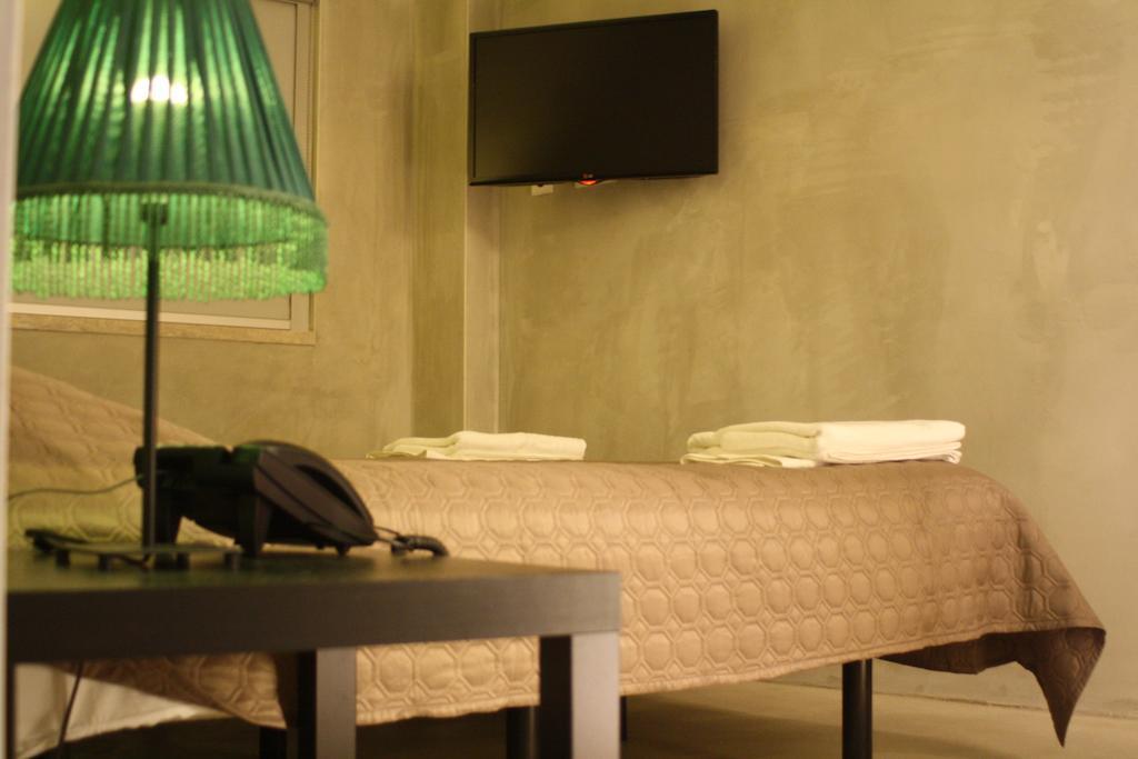 N1 Hostel Apartments And Suites Santarém Room photo