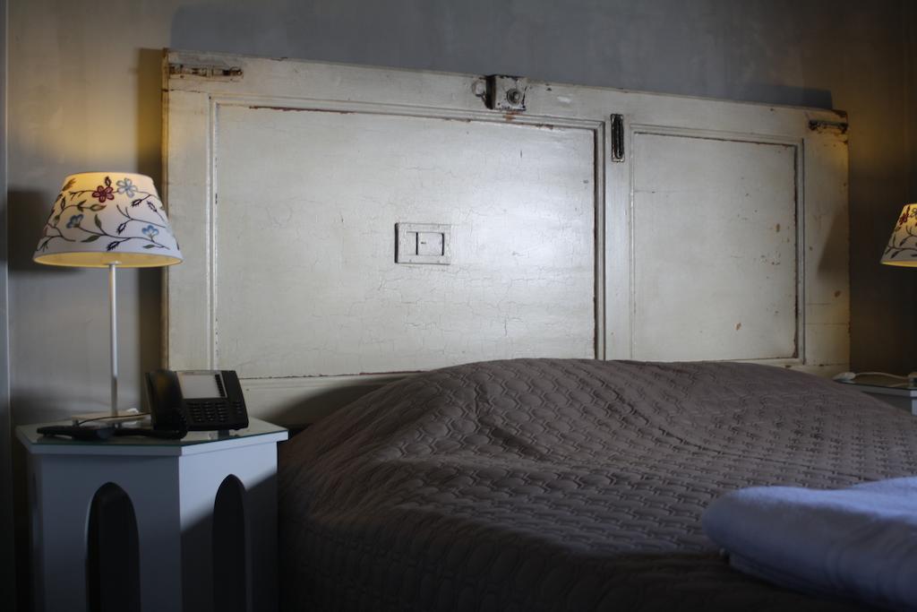 N1 Hostel Apartments And Suites Santarém Room photo